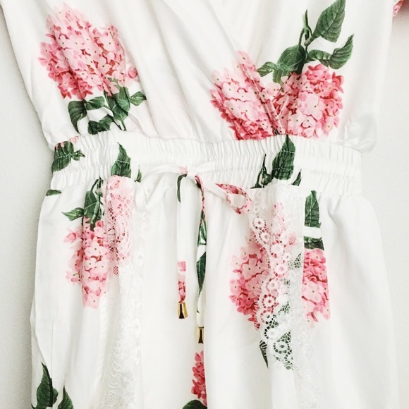 Pink & White Floral Lace Trim Short Sleeve Romper - Picture 4 of 8